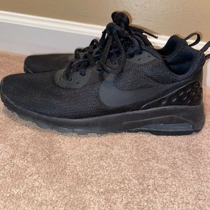 Black Nike Air Max